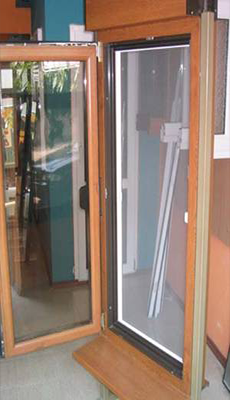 Комарници на панти