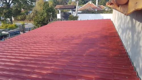 Червен метален покрив от varna sea build