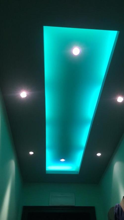 Син таван със светлини от varna sea build
