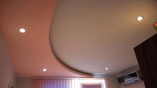 Оранжев окачен таван със светлини от varna sea build