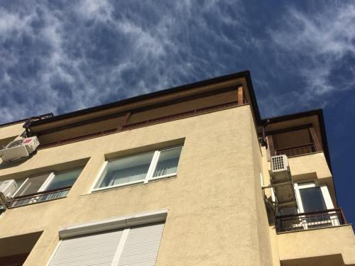 Сграда с дървен покрив от varna sea build